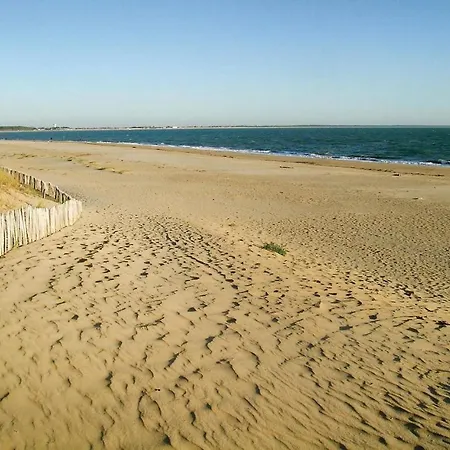 3 Bedroom Lovely In Sur Ferienhaus La Tranche-sur-Mer
